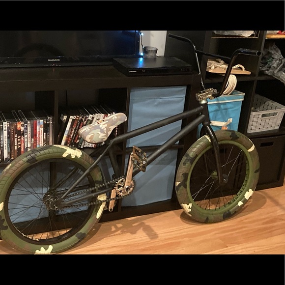 Meet your Posher, Donald - Picture 3 of 3